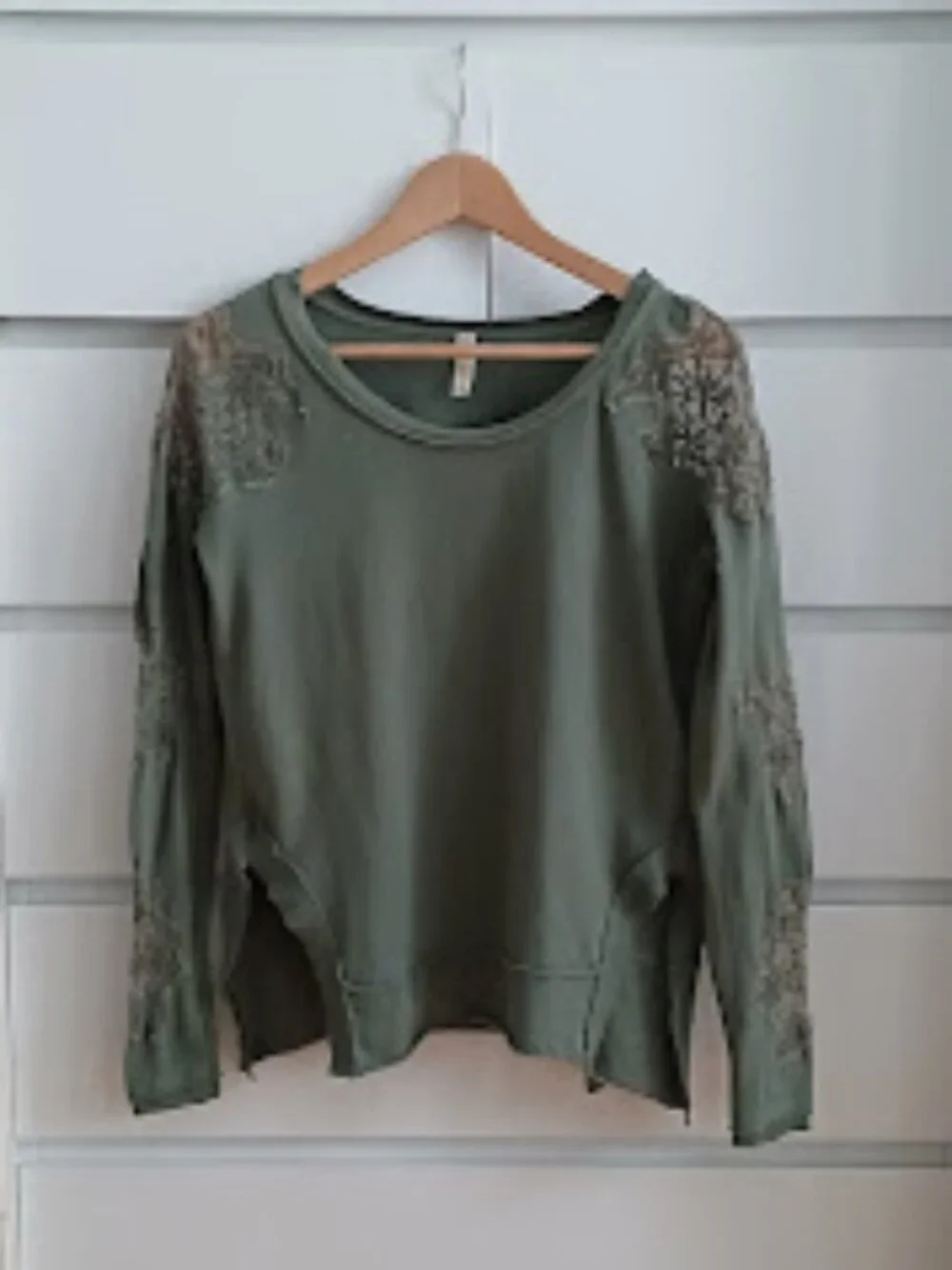 FREE PEOPLE Dark Green Cotton Top with Lace Details - size XS